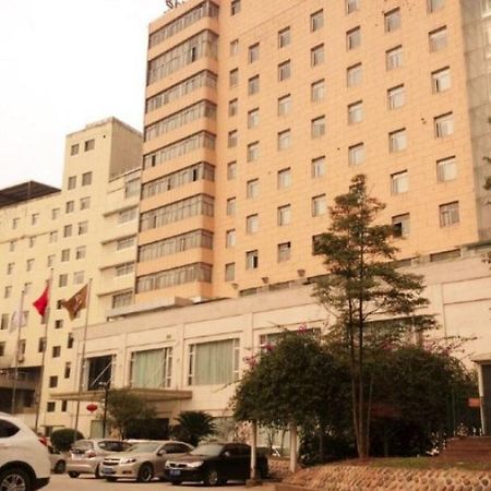 Yunheng Hotel Neijiang Экстерьер фото