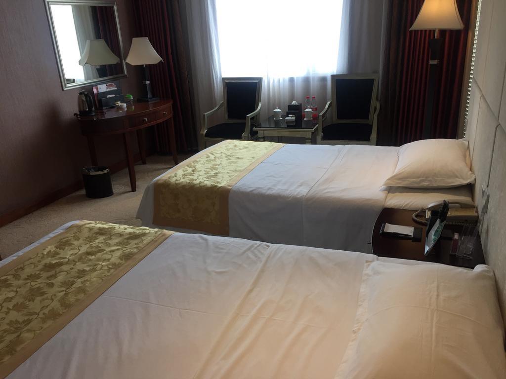 Yunheng Hotel Neijiang Экстерьер фото